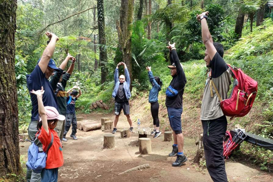 Family Camp Adventure trekking di puncak bogor megamendung camp area